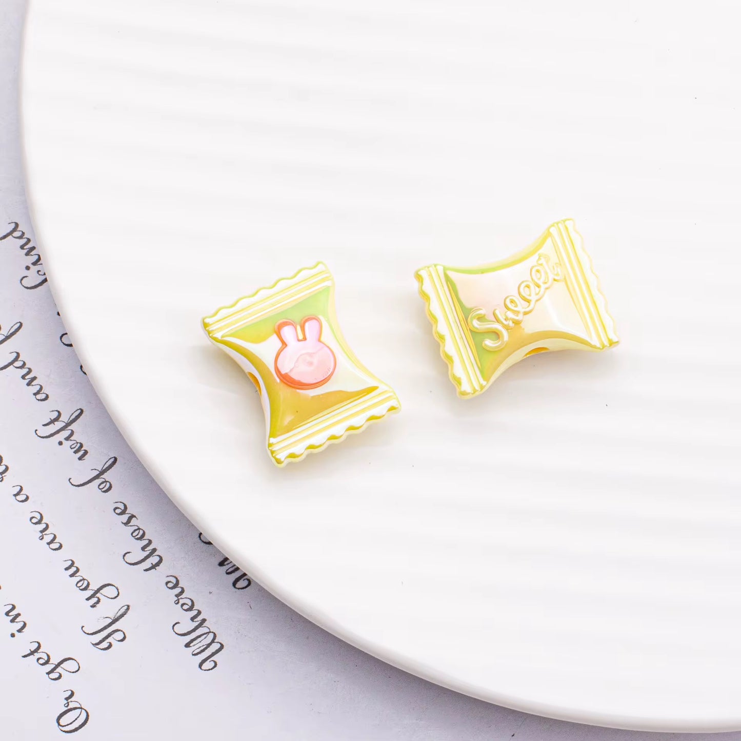 BBB 239 (c) Yellow Rabbit candy Luminous Shiny Bead ( 1 pc ) UV Plated Acrylic ( 22:17 mm )