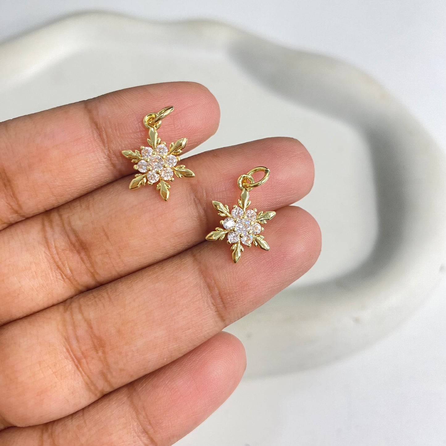 SS 1228 Snowflake Christmas Zircon charm 18k gold plated ( 1 pc ) Anti tarnish ( 12:10 mm )