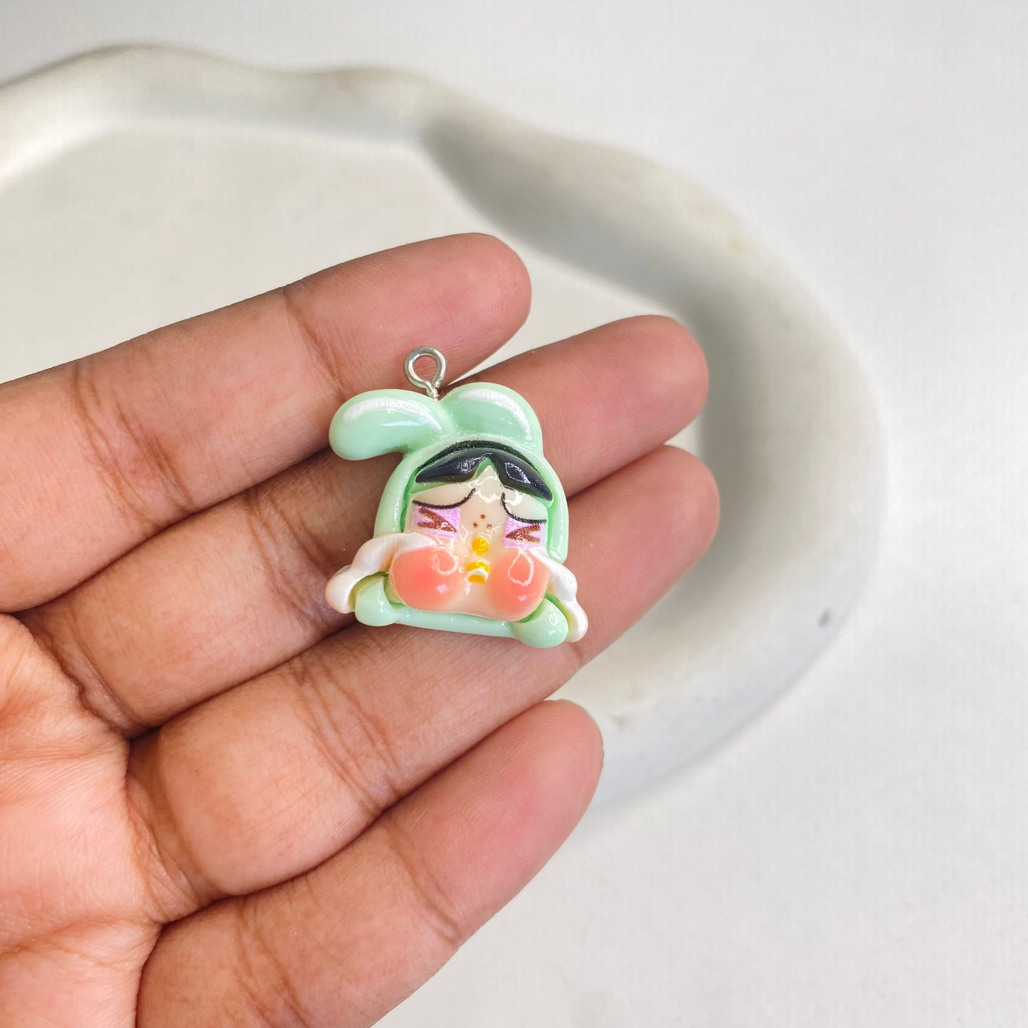 BBB 290 (d) Cry Baby Resin charm ( 1 pc ) with Hook ( 32:18 mm )