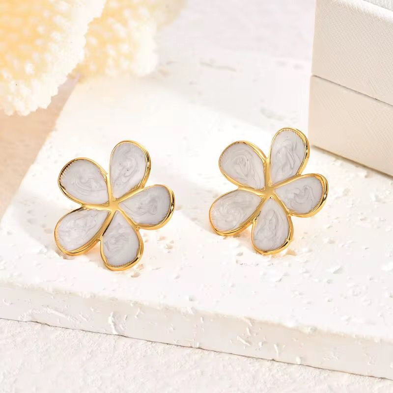 SJ 852 White Plum Flower Stud - 18k Gold PVD plated stainless steel - Anti tarnish