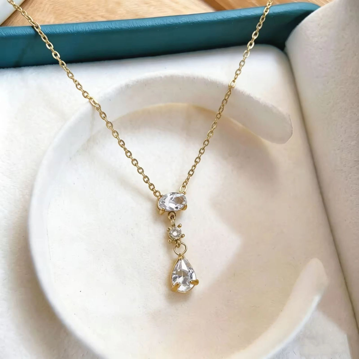 NSJ46E Crystal Teardrop Dangle Necklace 18k Gold PVD plated