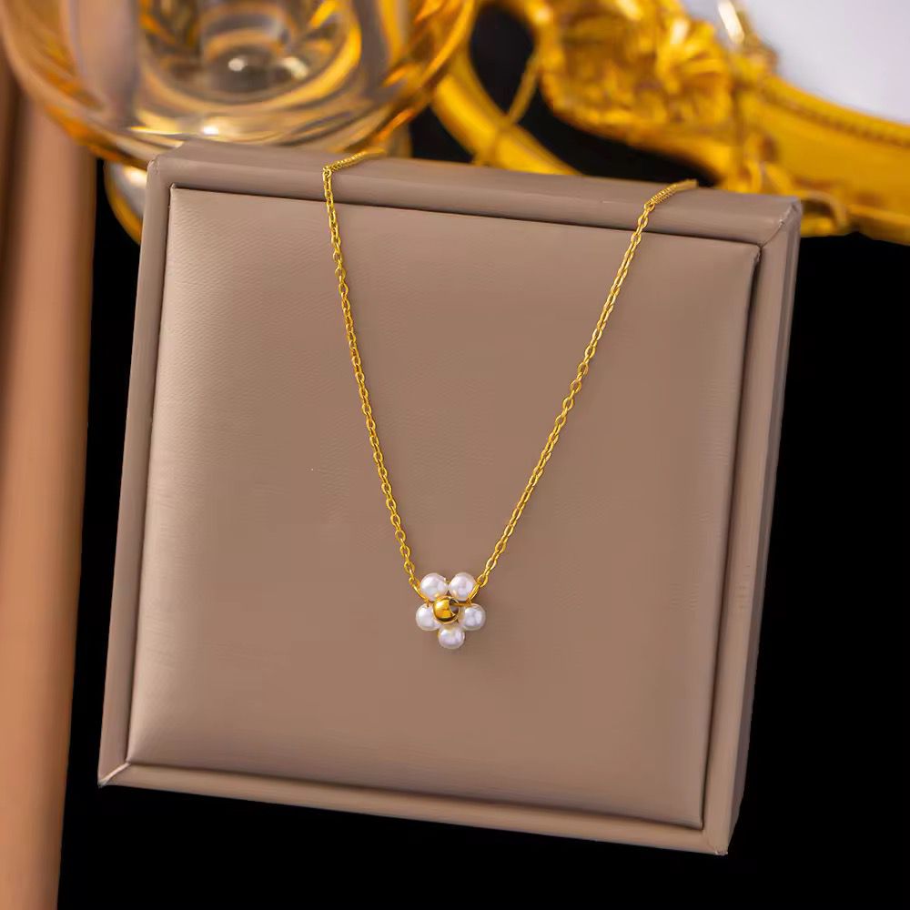 NSJ43A Daisy Pearl  Bloom Necklace 18k Gold PVD plated