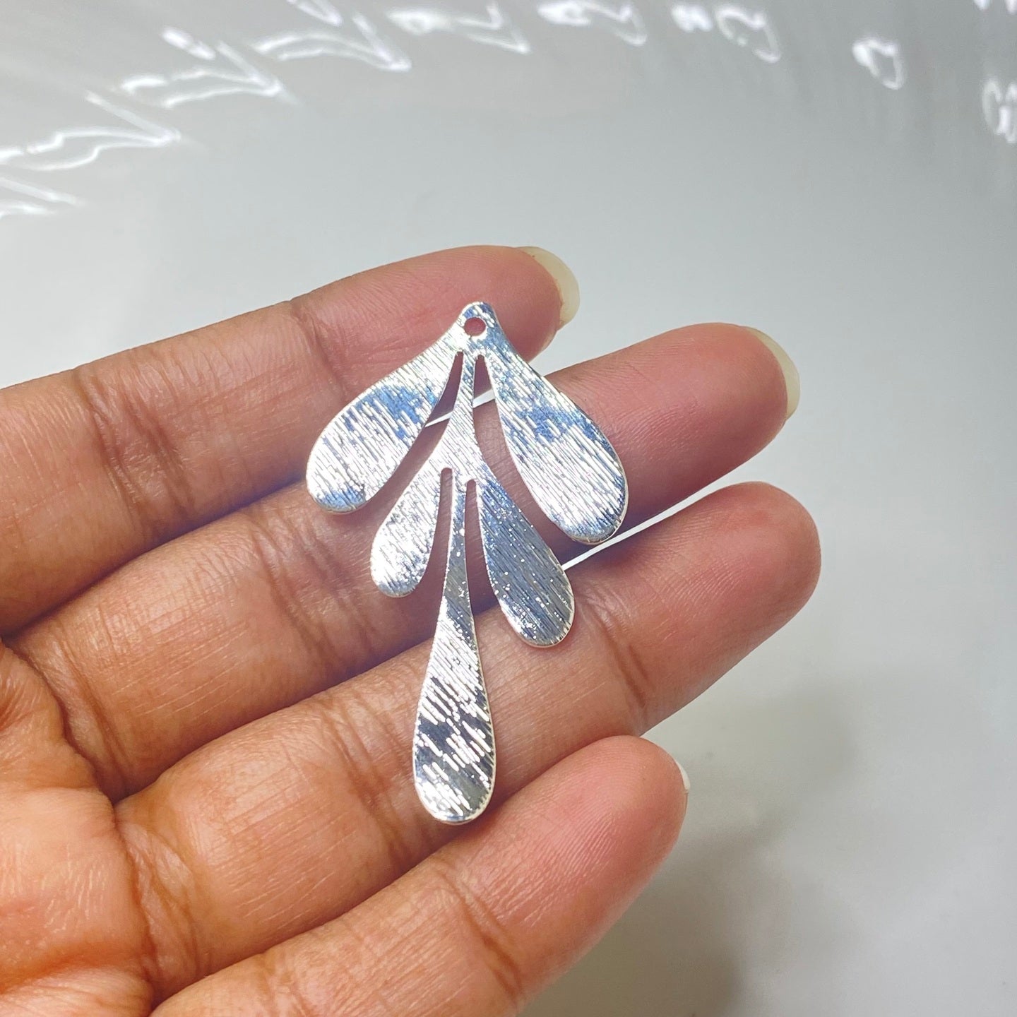 SS 267 Textured 5 Leaf silver plated charm
