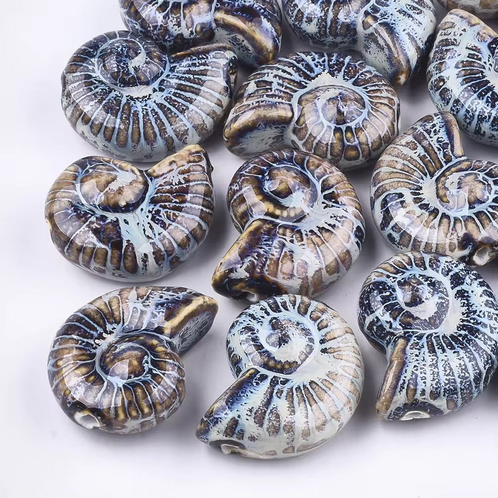 BBB 215 (c) Dark Blue Conch Shell Porcelian Ceramic bead ( 1 pc ) High Shine ( 21:16 mm )