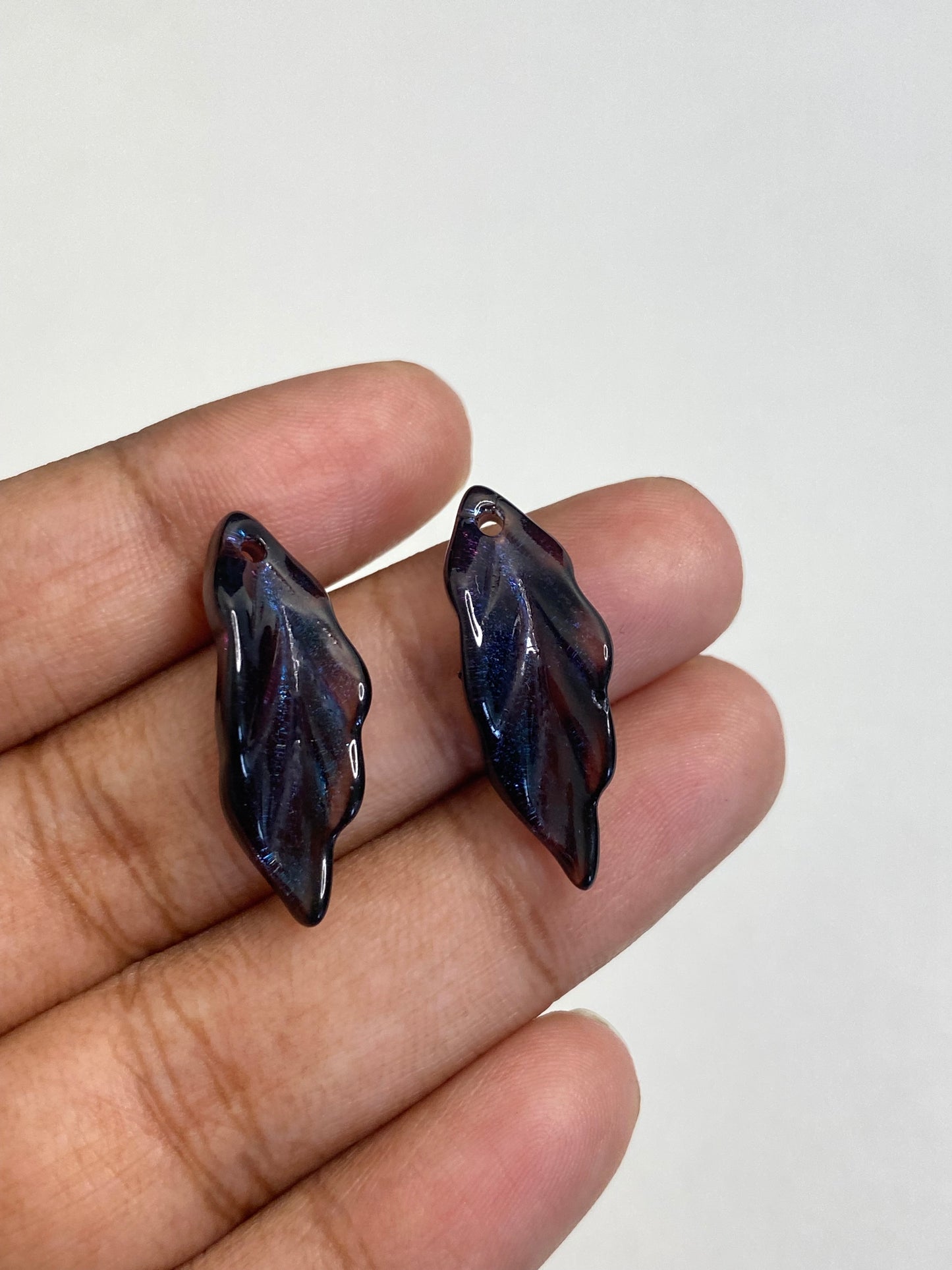 BBB 223 (a) Glittery Black Crystal glass bead ( 1 pc ) ( 4:25 mm )