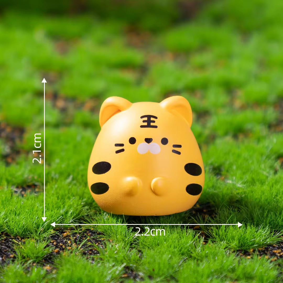 BBB 275 (g) Tiger Cute Animal Zodiac Animal Resin charm ( 1 pc ) with Hook