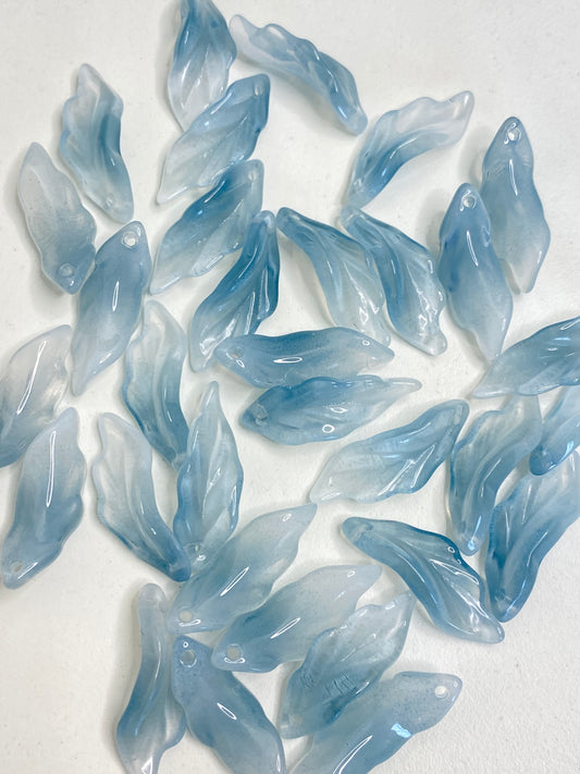 BBB 223 (d) Icy Blue Leaf Crystal glass bead ( 1 pc ) ( 4:25 mm )
