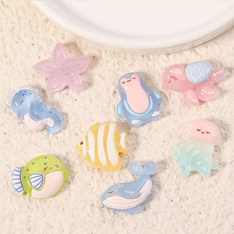 BBB 315 (b) Penguin Ocean Resin charm ( 1 pc ) with Hook