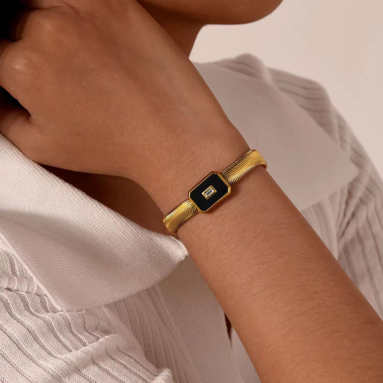 BSJ17G black Square Bracelet - 18K Gold PVD plated