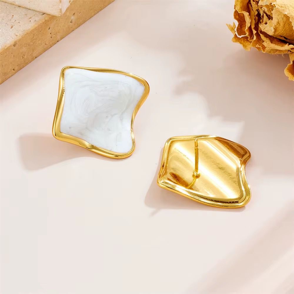 SJ 862 Orange Wavy Square stud - 18k Gold PVD plated stainless steel - Anti tarnish