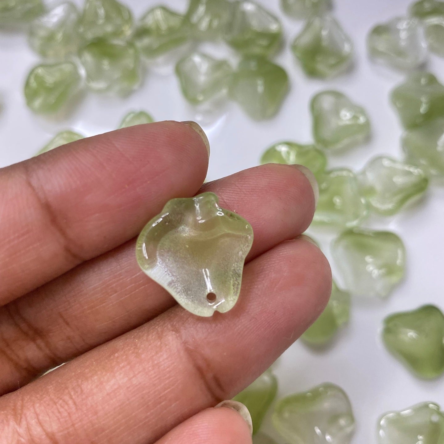 GB620 green tone petal glass bead