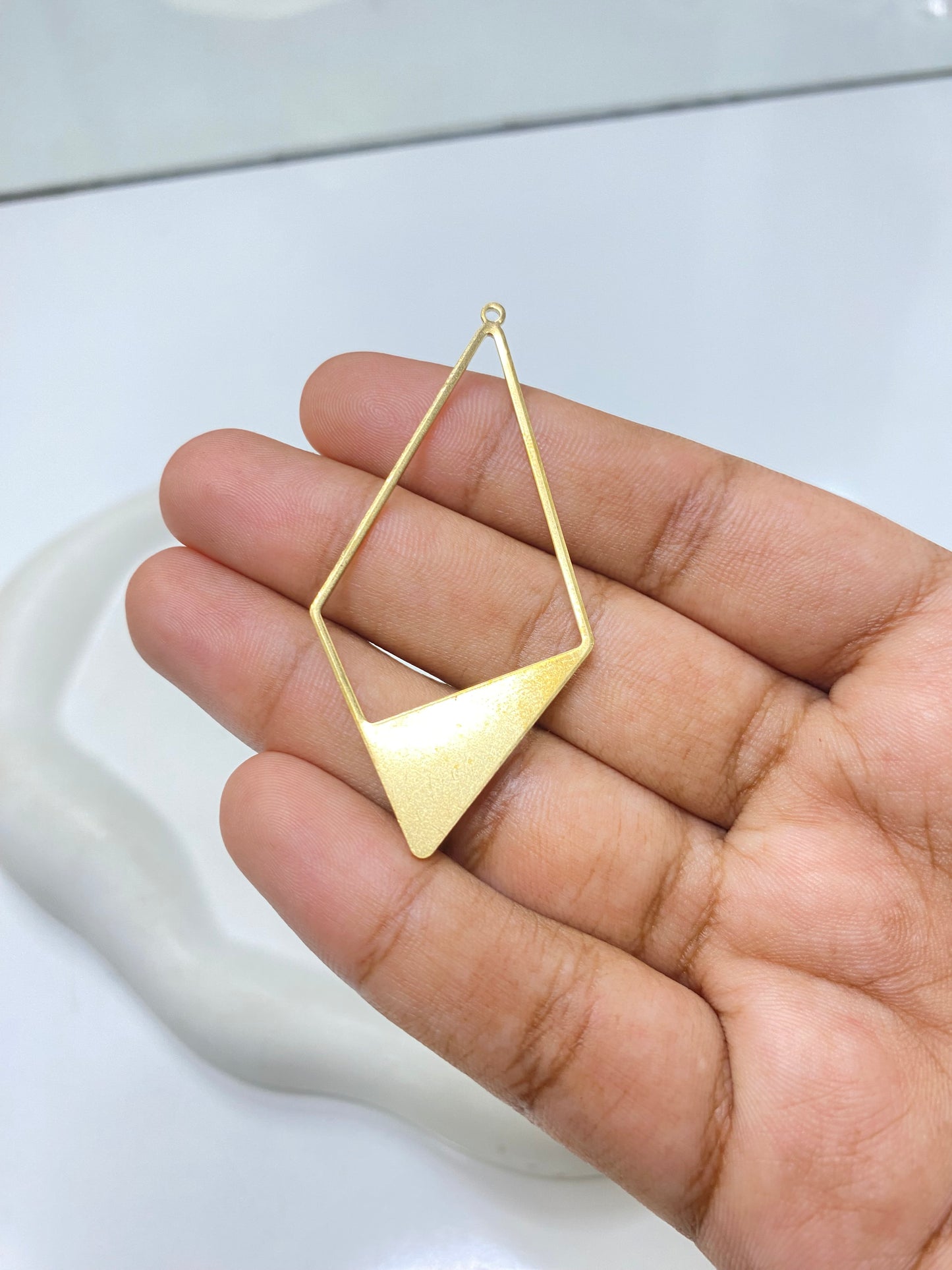 B 2496 Big Hollow Rhombus 1:4th charm ( 1 pc )
