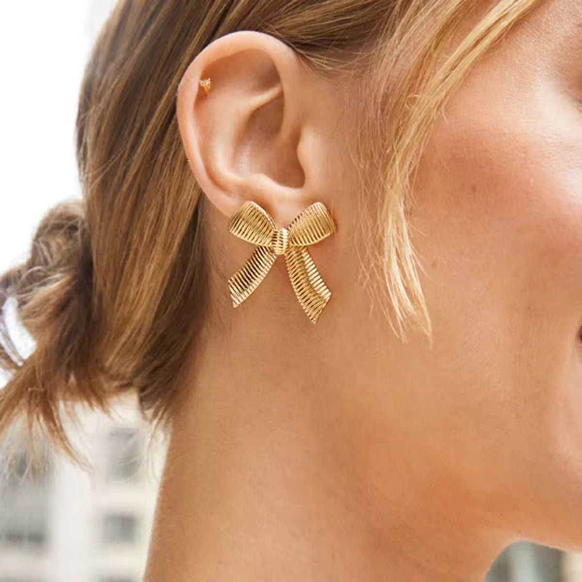 SJ 534 striped bow stud earrings - 18k Gold PVD plated stainless steel - Anti tarnish