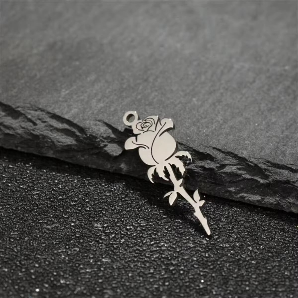 SC14C Rose Dainty Charm 18k gold PVD 316 Stainless steel ( 1 pc ) Anti tarnish ( 25*7mm )