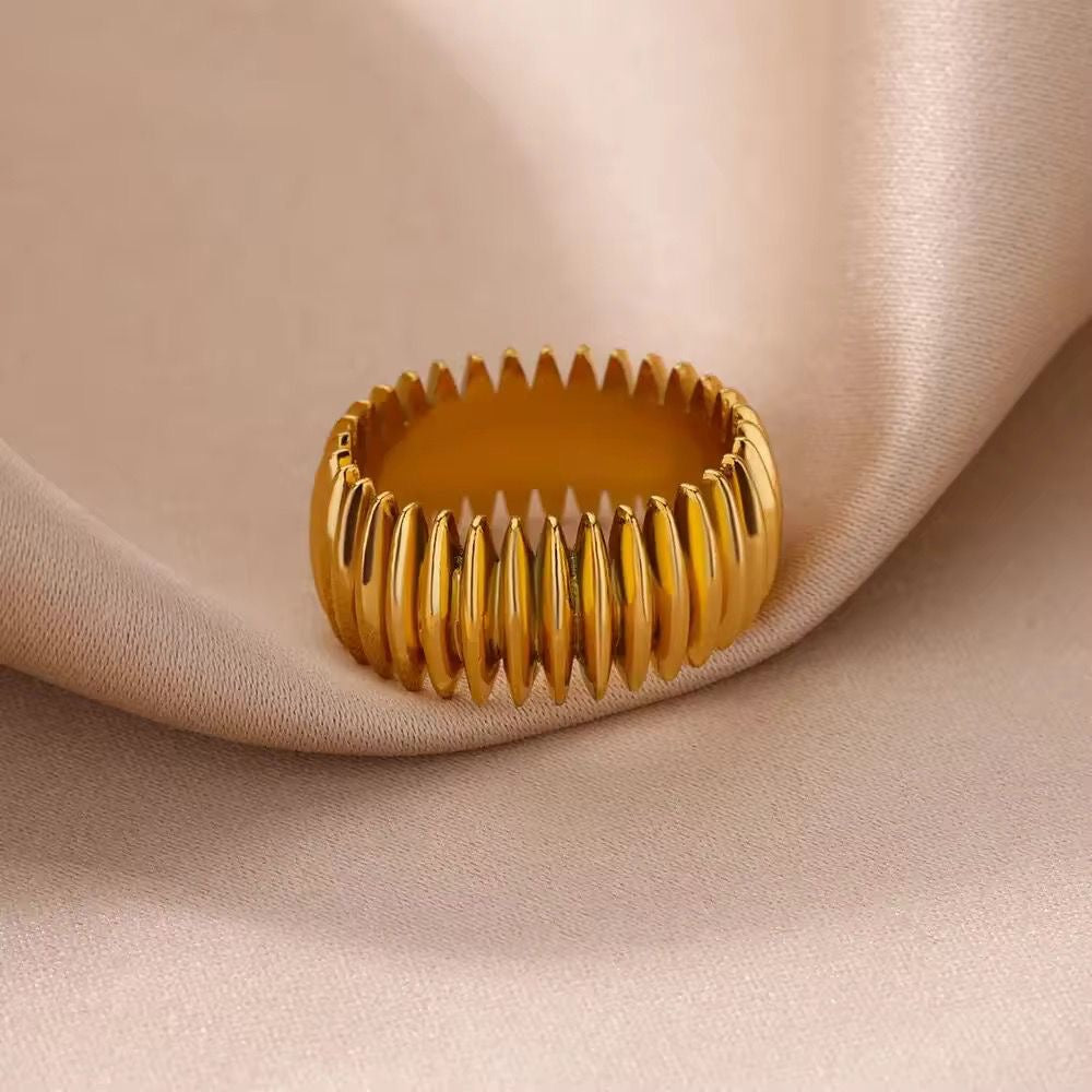 SJ 589 - Unique Geometry Ring - 18k Gold PVD plated stainless steel - Anti tarnish