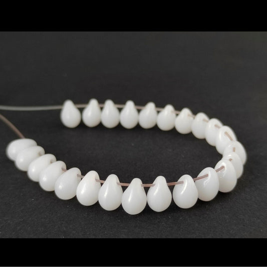 BBB 104 (C)  Milky white Czech glass bead (1PC)