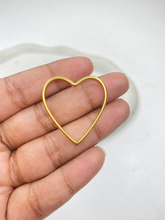 SS 3003 Heart Bezel 18K Gold PVD plated stainless steel ( 1 piece ) Anti tarnish ( 30:32 mm ) Thickness 3mm