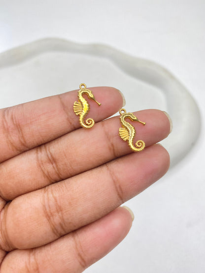 SC14K Sea Horse Charm Tiny Sea Creature 18K Gold PVD 316 stainless steel ( 1 piece ) Anti tarnish ( 10:16.5 mm )