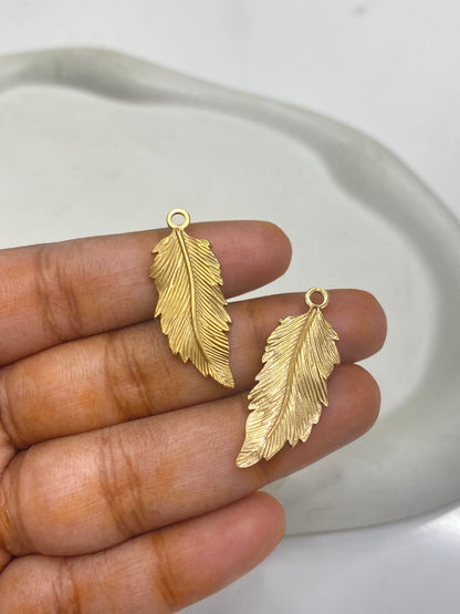 SC04F Leaf charm 18k gold PVD 316 Stainless steel ( 1 pc ) Anti tarnish