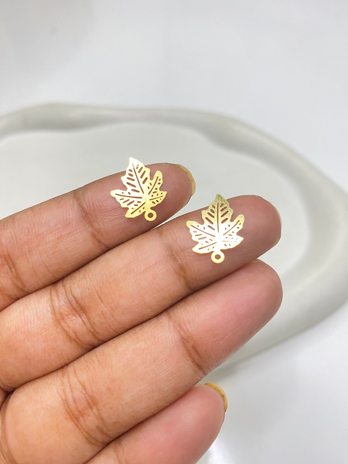 B 2515 Filigree Leaf charm ( 1 pc )