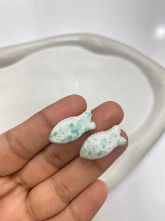 BBB 054 (d) Pastel green Fish porcelain ceramic bead ( 1 pc )