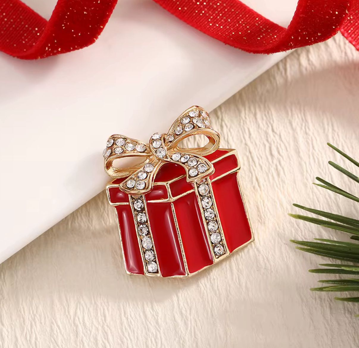 BR 84 Gift Box Christmas Zircon Brooch ( 1 PC ) Anti Resistant