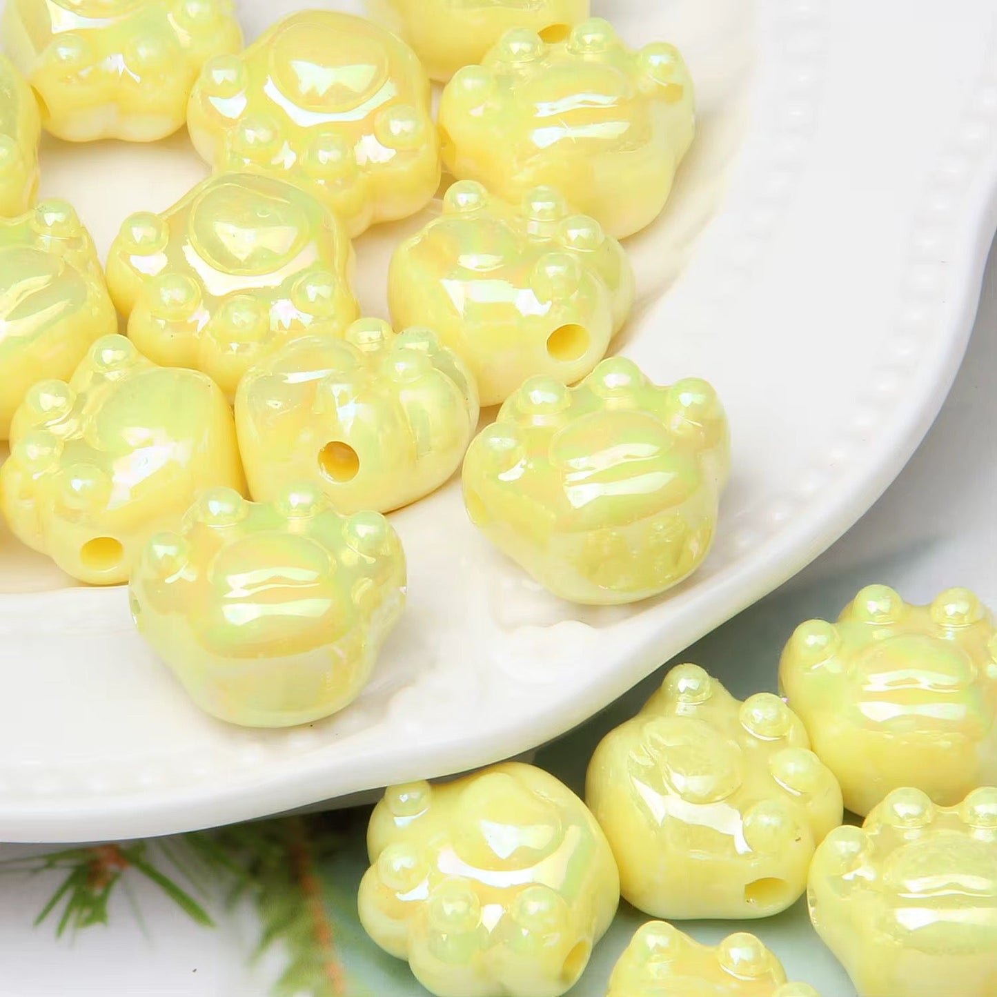 AB51 Paw Luminous Shiny Bead ( 1 pc ) UV Plated Acrylic ( 16:18 mm )