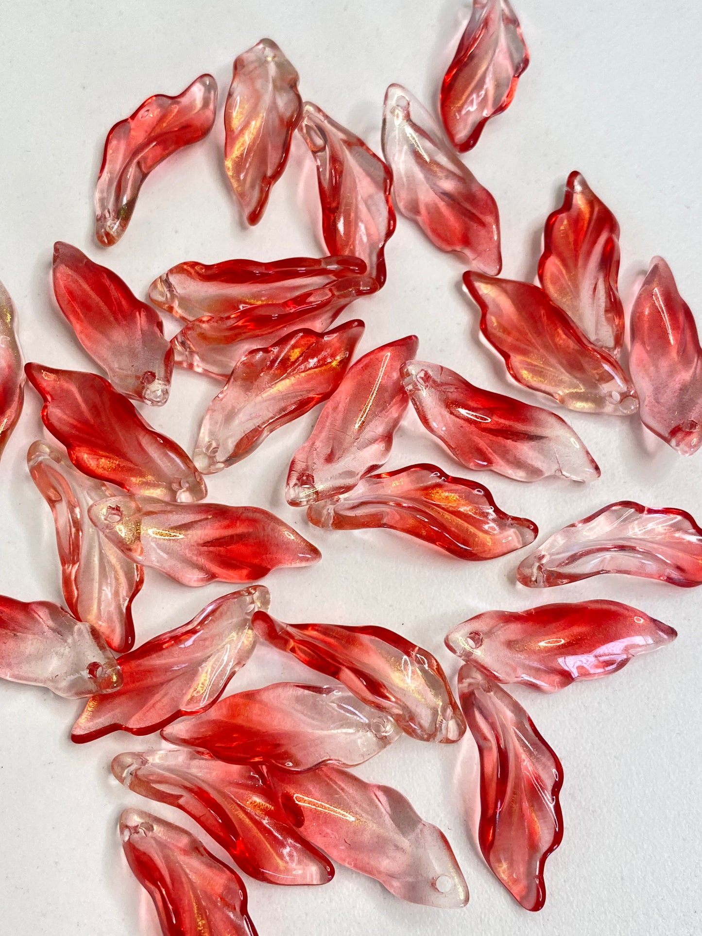 BBB 223 (b) Glittery Red Leaf Crystal glass bead ( 1 pc ) ( 4:25 mm )