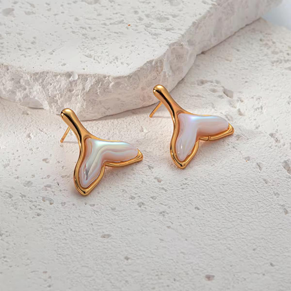 SJ 1078 Pearly Fish Tail Stud Earrings - 18k Gold PVD plated stainless steel - Anti tarnish