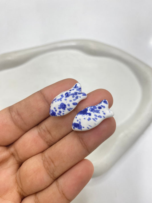 BBB 054 (a) Dark blue Fish porcelain ceramic bead ( 1 pc )