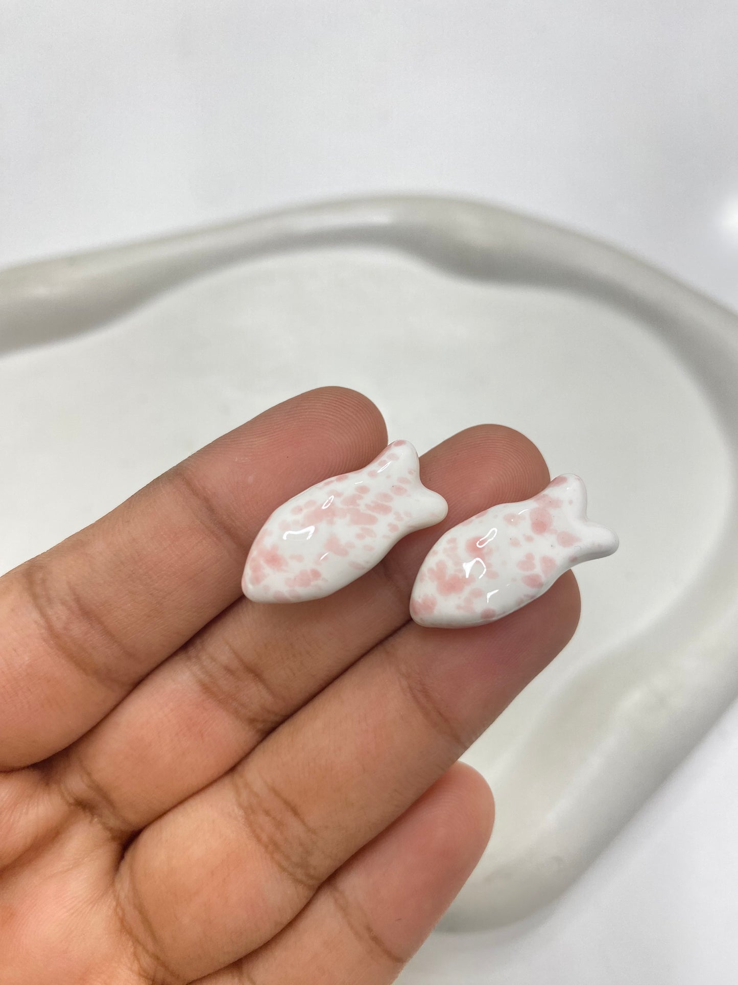 BBB 054 (b) Light Pink Fish porcelain ceramic bead ( 1 pc )