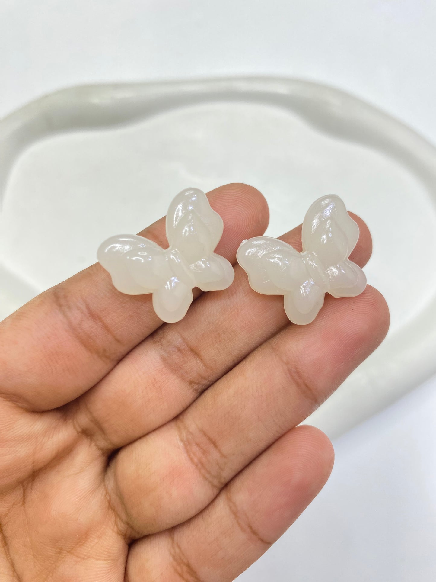BBB 061 (f) Cream Butterfly Acrylic bead ( 1 pc )