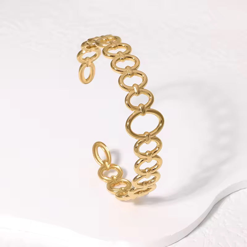 SJ 454 Oval Cuff Bracelet - 18k Gold PVD plated stainless steel - Anti tarnish - Wholesale
