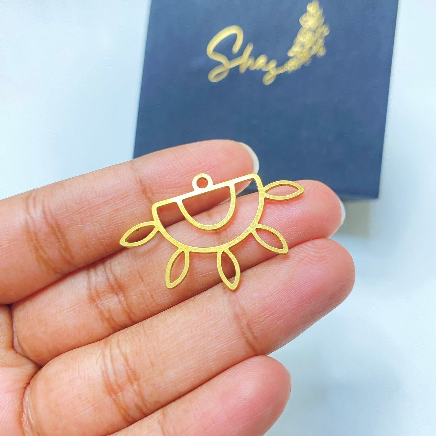 SS 73 Half moon flower charm