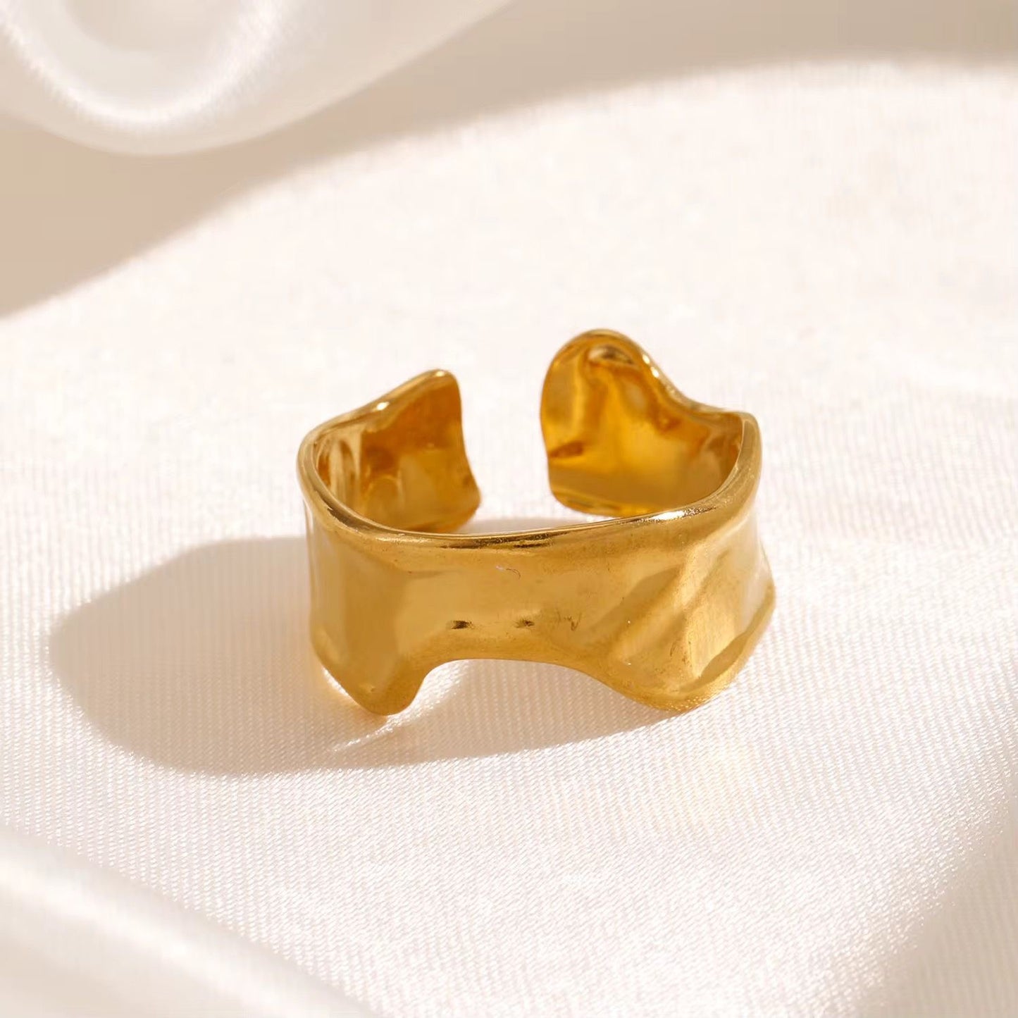 SJ 818 Modern Ring Adjustable - 18k Gold PVD plated stainless steel - Anti tarnish