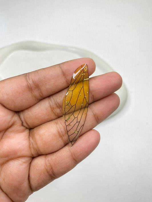 RM09P Gold Foil Wings charm ( 1 pc )