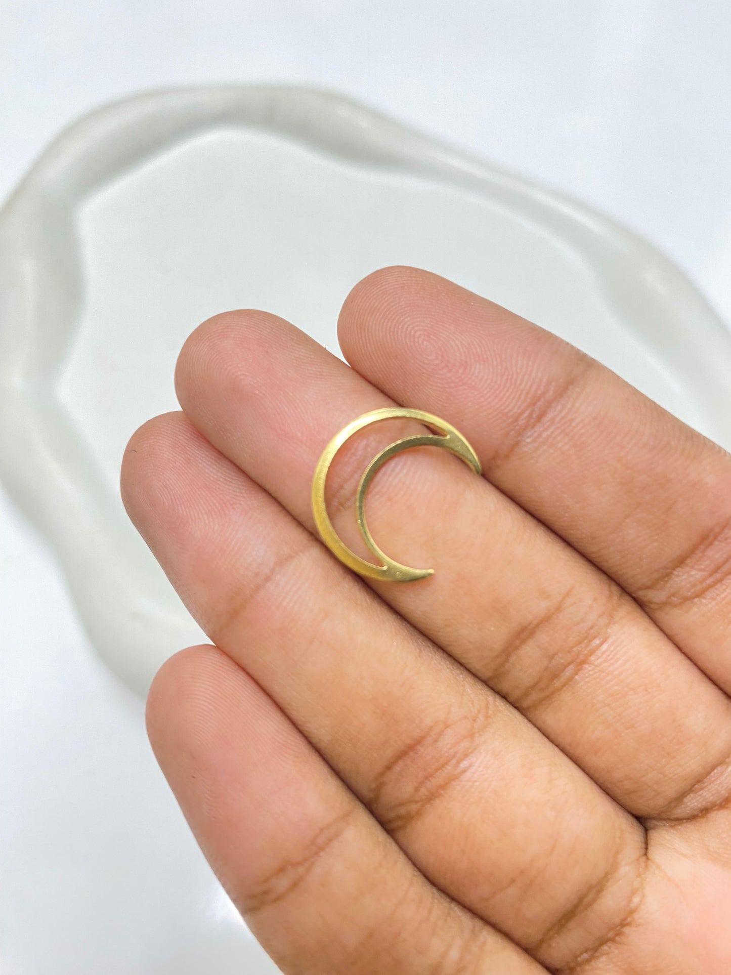 B 2501 Moon hollow charm ( 1 pc )
