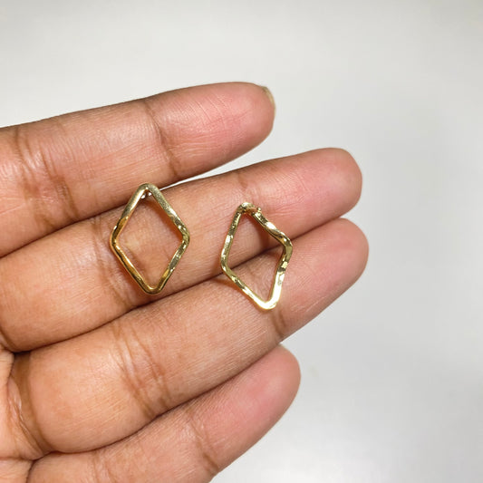 SS 3114 Triangle wavy 14k Gold plated Hook ( 2 pc ) Anti tarnish