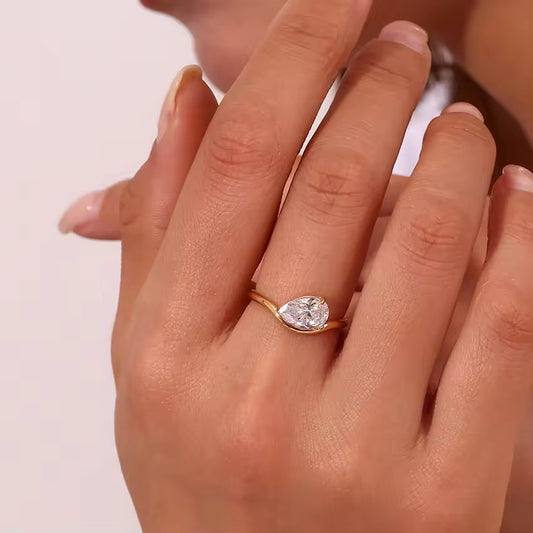 SJ 427 Teardrop Diamond Zircon Minimalistic Ring - Premium 18k Gold PVD plated stainless steel - Anti tarnish - Wholesale