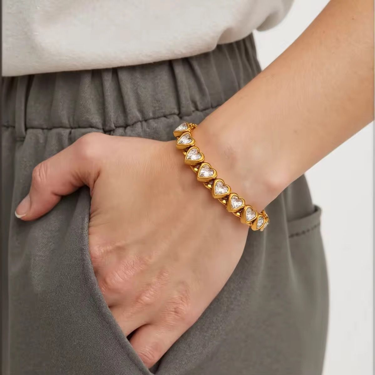 SJ 1148  Chunky Heart Zircon bracelet - 18k Gold PVD plated stainless steel - Anti tarnish