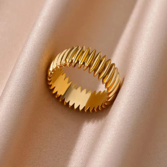 SJ 589 - Unique Geometry Ring - 18k Gold PVD plated stainless steel - Anti tarnish