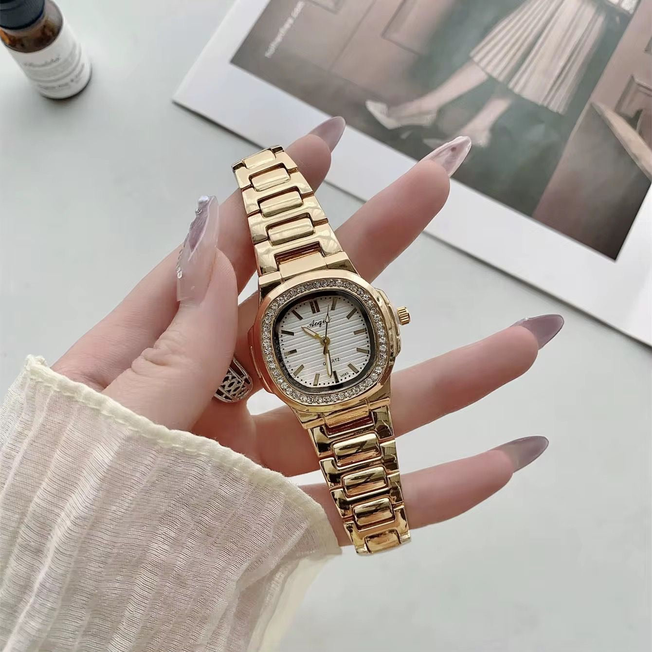 VW09 Zircon Square watch - 18k Gold PVD plated stainless steel - Anti tarnish