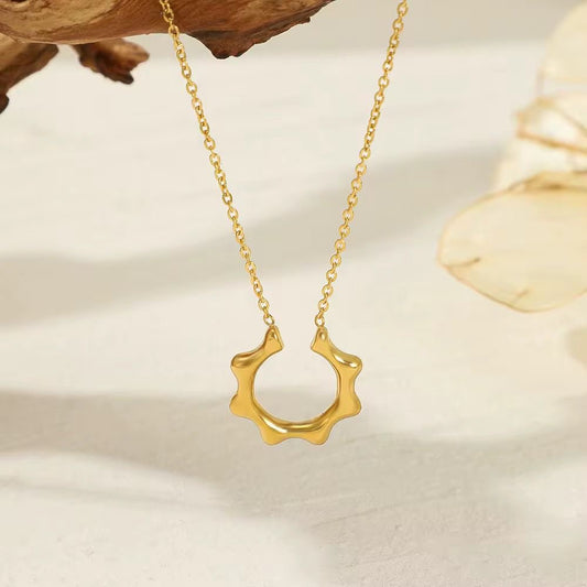 SJ 768 Sunflower Horse Shoe Necklace - 18k Gold PVD plated stainless steel - Anti tarnish
