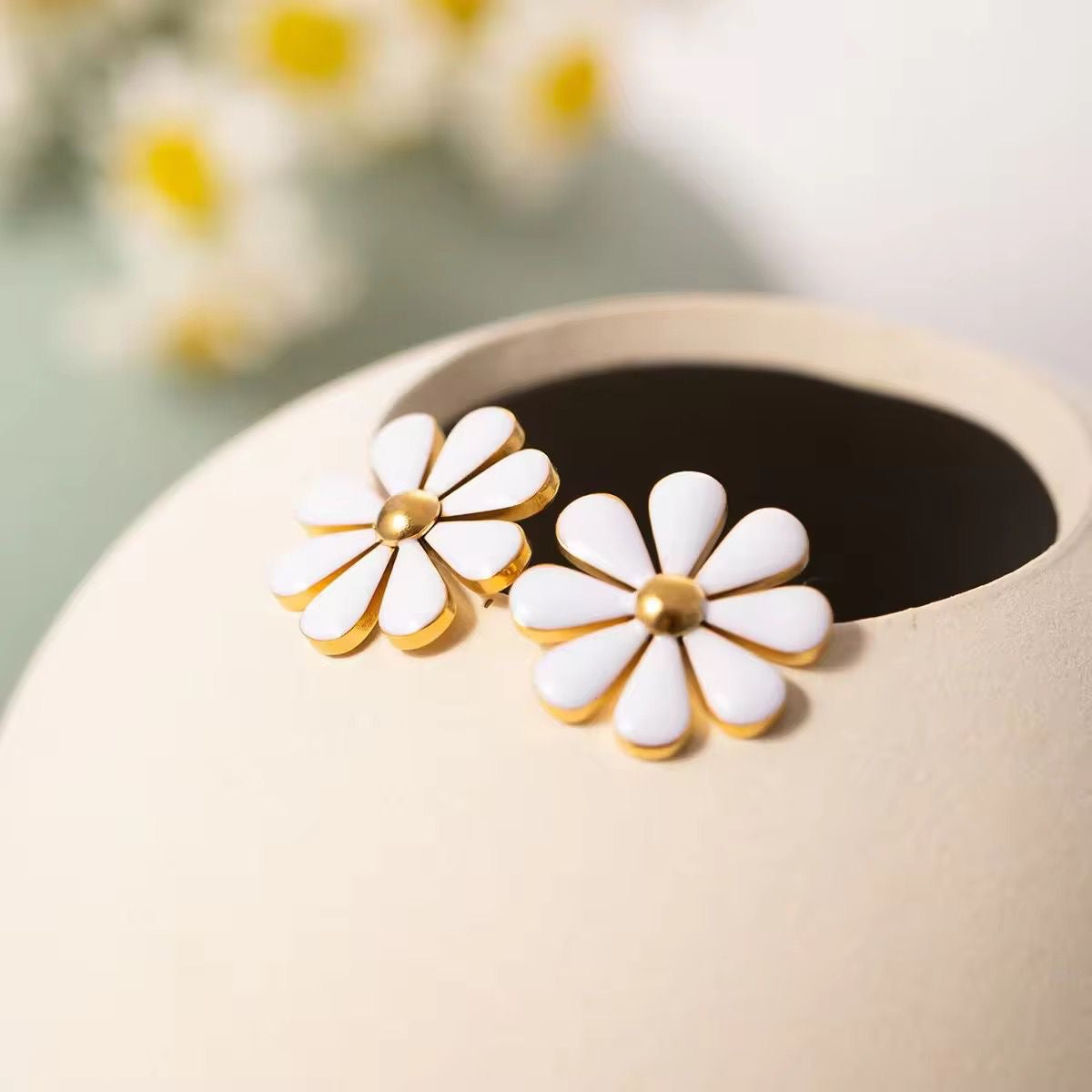 SJ 639 Enamel Daisy flower stud Earrings - 18k Gold PVD plated stainless steel - Anti tarnish