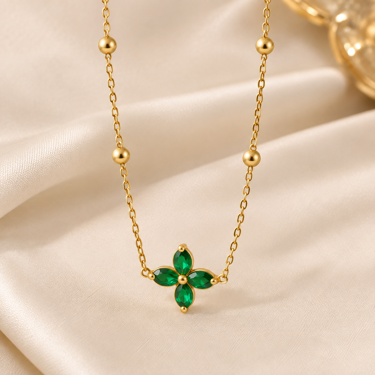 NSJ48A Emerald Clover Necklace 18k Gold PVD plated