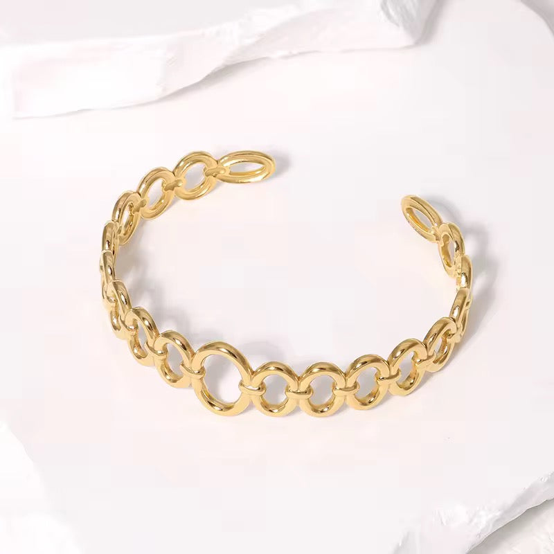 SJ 454 Oval Cuff Bracelet - 18k Gold PVD plated stainless steel - Anti tarnish - Wholesale