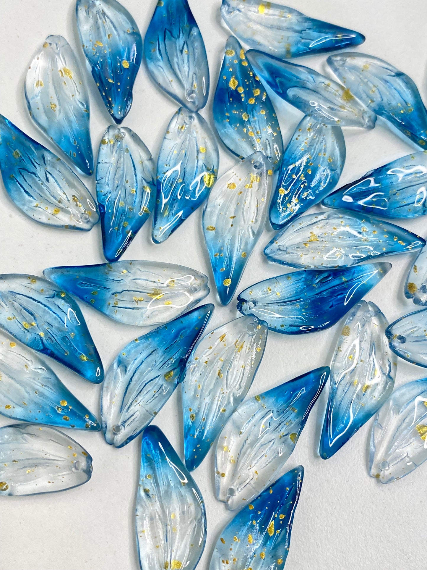 BBB 224 (b) Glittery Blue Leaf Crystal glass bead ( 1 pc ) ( 5:26 mm )