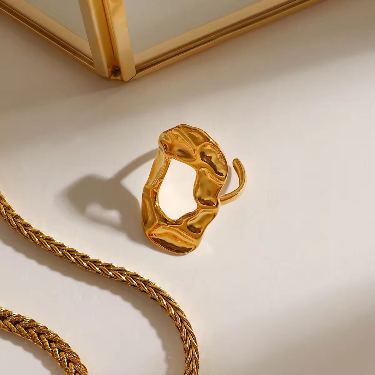 SJ 498 - wavy oval ring adjustable - premium collection - 18k Gold PVD plated stainless steel - Anti tarnish