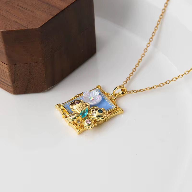 SJ 850 Vintage Floral Butterfly Necklace - 18k Gold PVD plated stainless steel - Anti tarnish