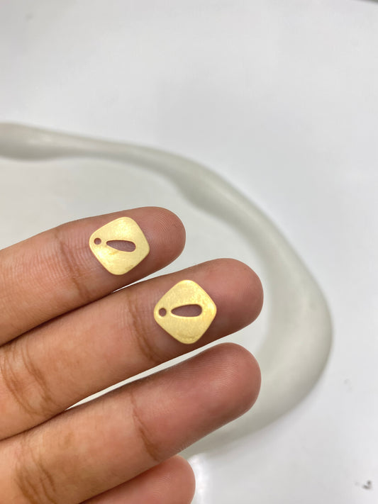 B 2513 Geometric drop charm ( 1 pc )